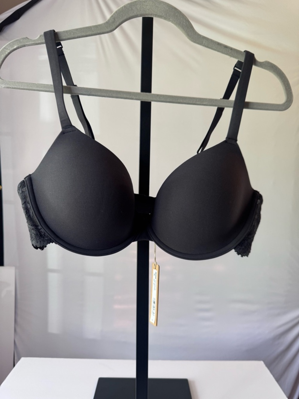Skims Onyx 38C Fits Everybody Laced Tshirt Bra- comfortable
